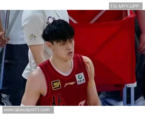 曾凡博在中国赛表现平平被篮网裁掉10分钟无得分仅有1次抢断