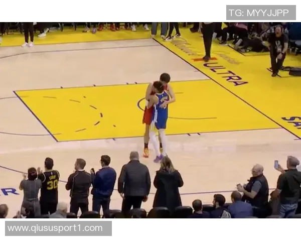 开拓者勇士赛后杨瀚森与波杰姆互动尽显默契与友谊