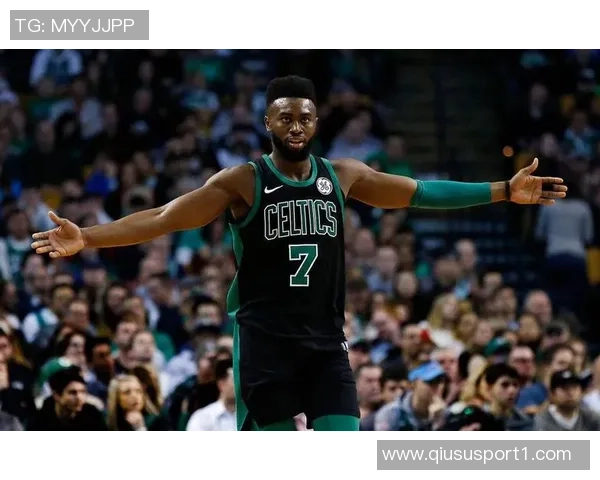 杰伦布朗分享全队胜利喜悦强调持续学习与进步的重要性 杰伦布朗分享全队胜利喜悦强调持续学习与进步的重要性